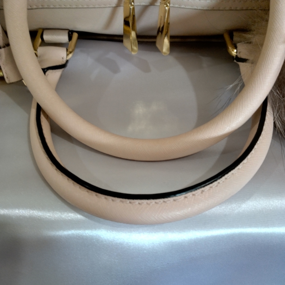 Michael Kors Soft Pink Weekender - Picture 10 of 13